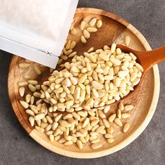 담백하고 고소한 최상급 수입 잣 500g 깐잣