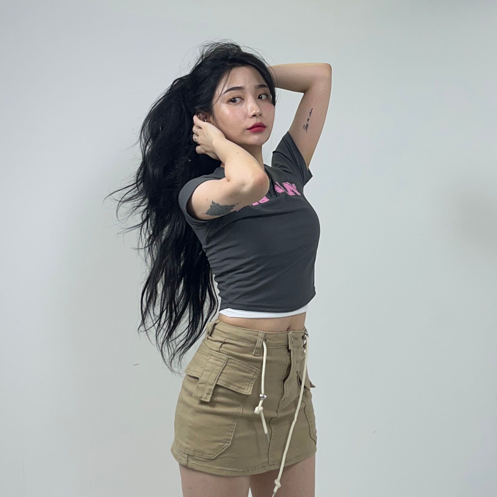 패션 레터링 골지 넥 트임 반팔 크롭 티셔츠 4color [WD98D94]
