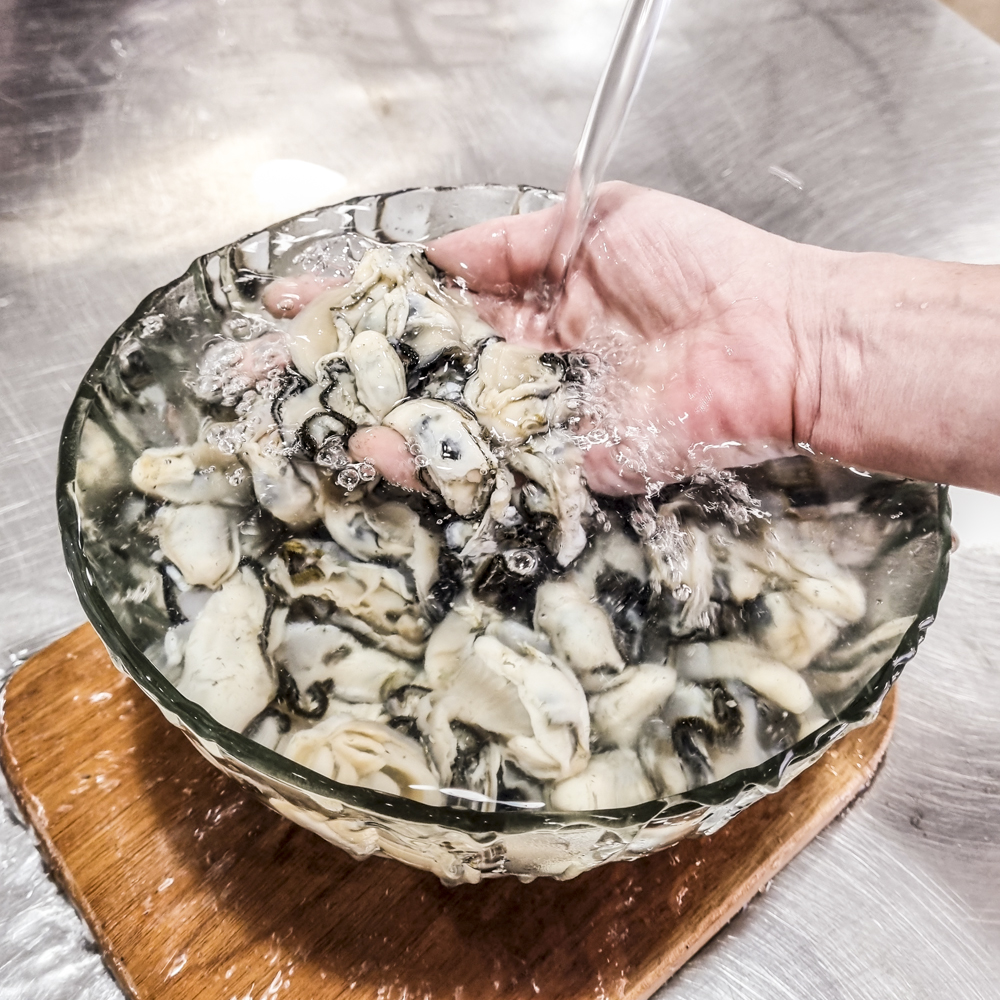 주식회사대한유통 통영 산지직송 탱글탱글 신선 <b>생굴</b> <b>1kg</b> , 2kg